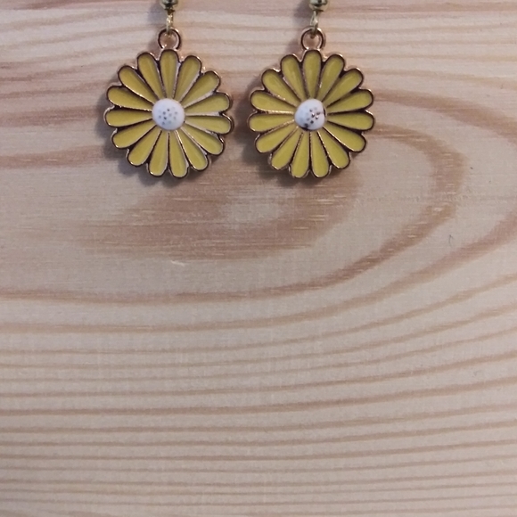 Flower Earring Set - Picture 5 of 7